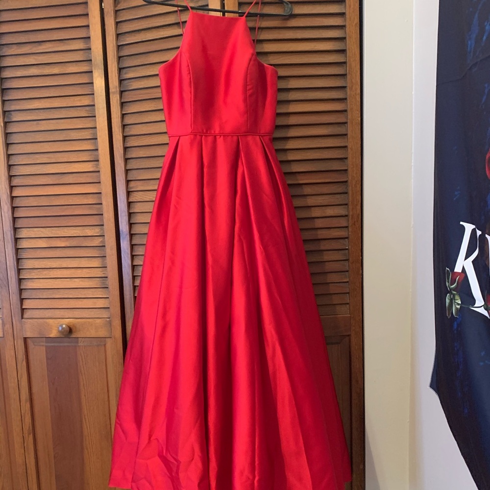 Prom dress *HAS POCKETS*